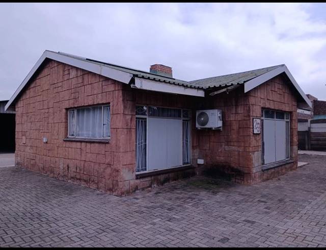 3 BEDROOM HOUSE FOR SALE IN THREE RIVERS